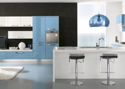 08-cucina-moderna-gaia-bianco_blu-pastello-1024x432